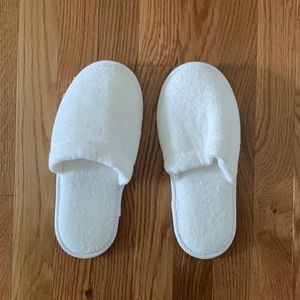 NWOT White Brand New Fluffy Spa Sandals OSFA